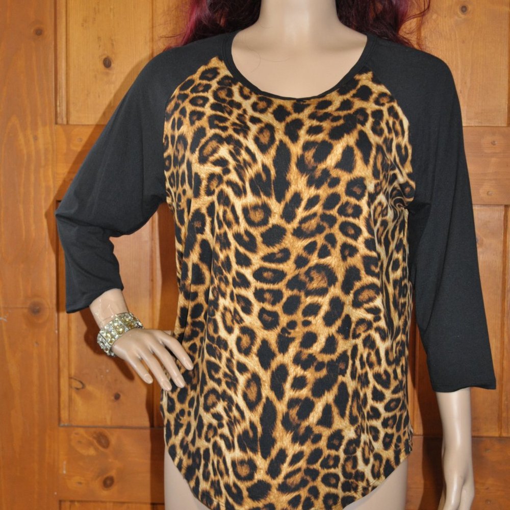 Women's Casual ragland style top Leopard print body and black sleeves. Plus size - Picture 2 of 4